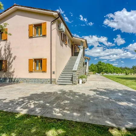 Apartment Grad &