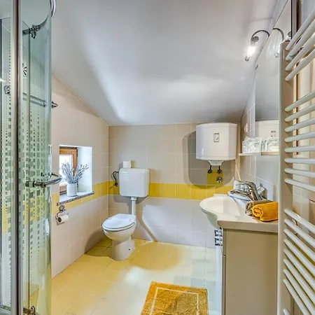 Grad & Apartment Gracisce