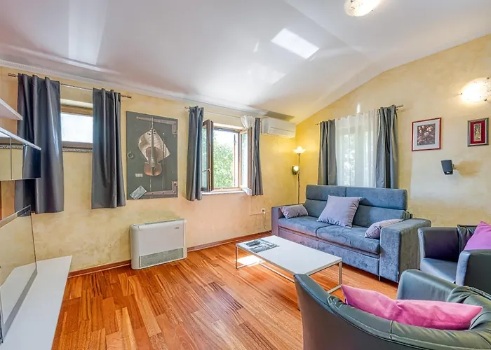 Διαμέρισμα Grad & *