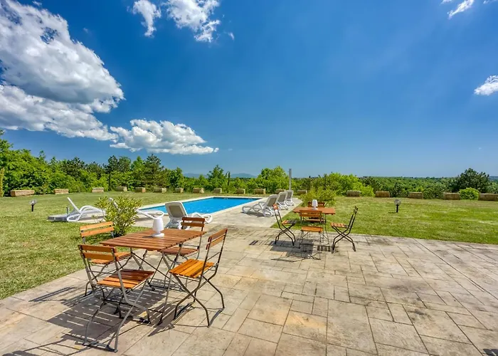 Διαμέρισμα Grad &